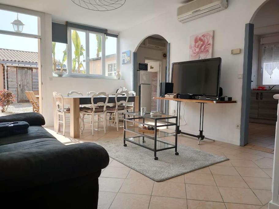 Meuble 3 Etoiles Dans Un Petit Village Du Gers Villecomtal-Sur-Arros Exterior foto