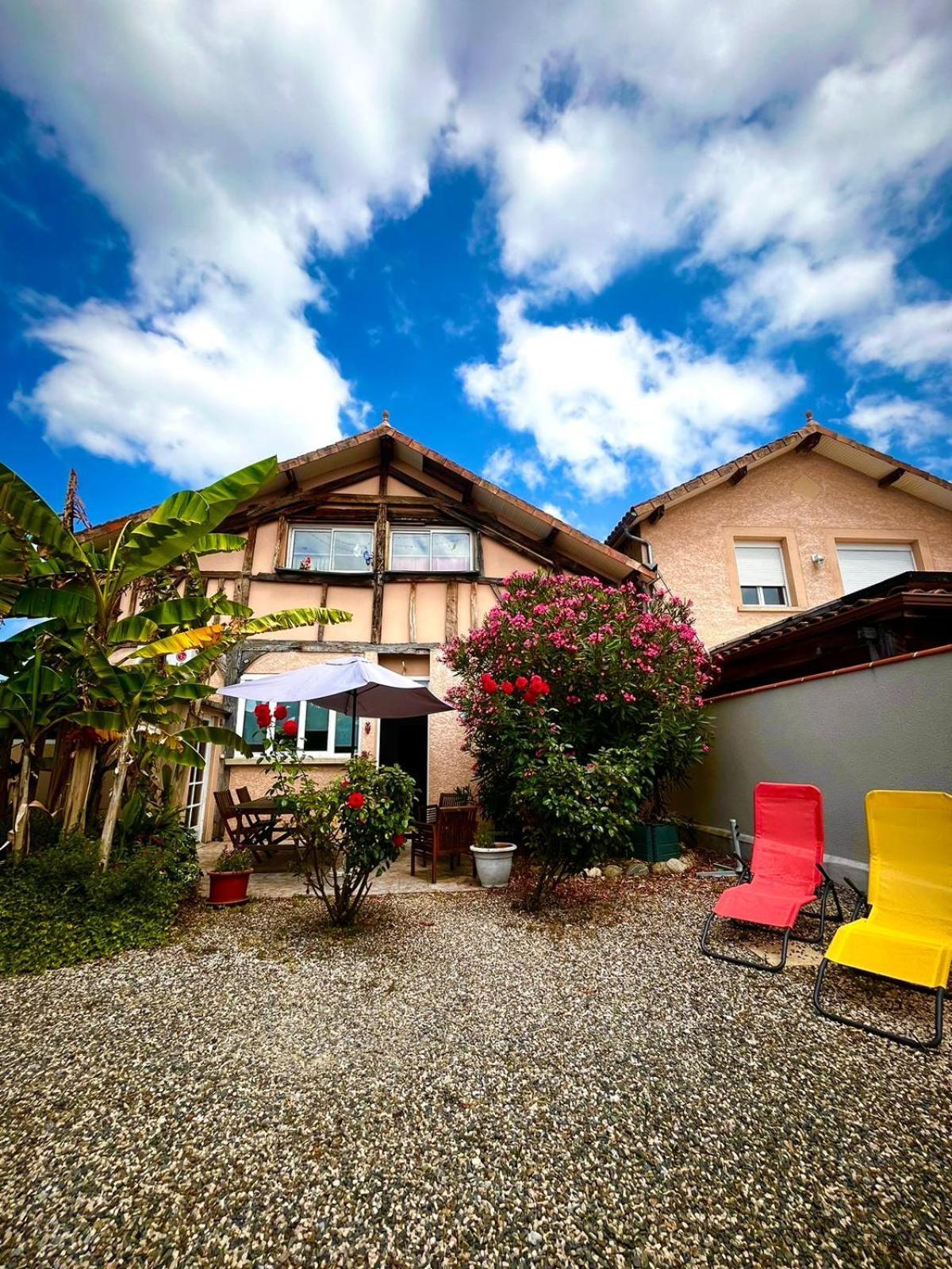 Meuble 3 Etoiles Dans Un Petit Village Du Gers Villecomtal-Sur-Arros Exterior foto